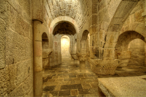 Nave central desde la cabecera de la cripta de Leire