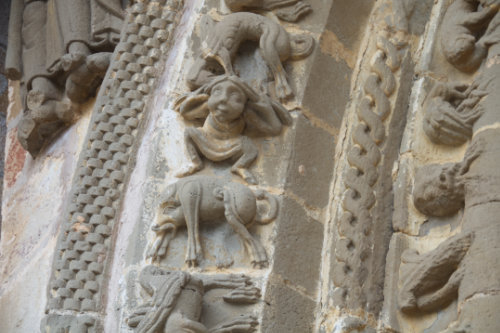 Figuras de las arquivoltas de la porta specisosa de Leire