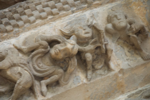 Representación de la lujuria en la porta speciosa de Leire