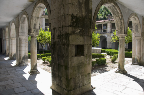 columnas del claustro de Lorvao