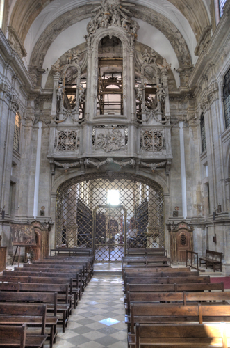 Reja que separa el coro en la iglesia de Lorvao