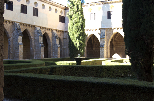 Vista interior del claustro del monasterio de Piedra