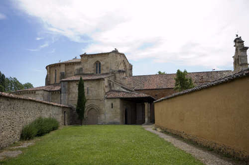 Acceso al monasterio de Gradefes
