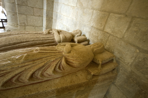 Tumbas del lado norte del presbiterio de la iglesia de Gradefes