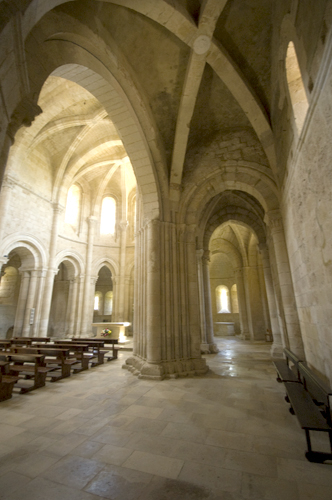 Acceso al deambulatorio iglesia de Gradefes