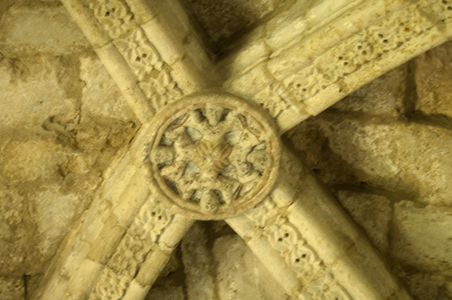 Clave de la bóveda de la cebecera de la iglesia de Gradefes