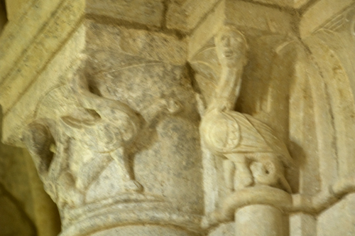 Capitel con figuras animales iglesia de Gradefes