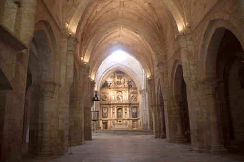 Nave central iglesia de Sacramenia