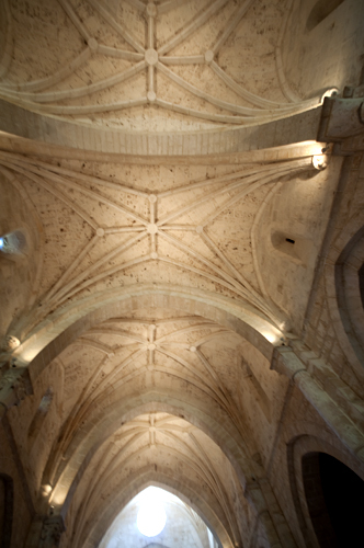 Bóveda estrellada de la navecentral de la iglesia de Sacramenia