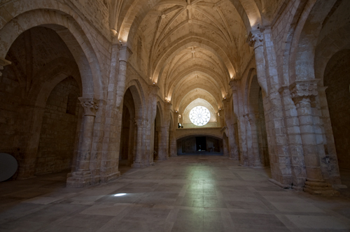 Nave central desde el presbiterio iglesia de sacramenia