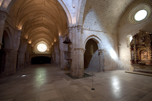 Nave central y de la epístola en el crucero de la iglesia de Sacramenia